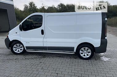 Грузопассажирский фургон Renault Trafic 2003 в Львове