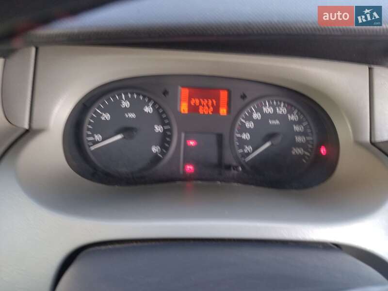 Минивэн Renault Trafic 2006 в Самборе фото 11 Минивэн Renault Trafic 2006 в Самборе