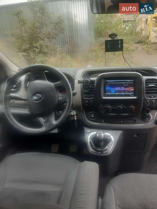 Минивэн Renault Trafic 2015 в Черновцах