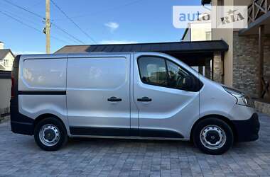 Грузовой фургон Renault Trafic 2015 в Львове