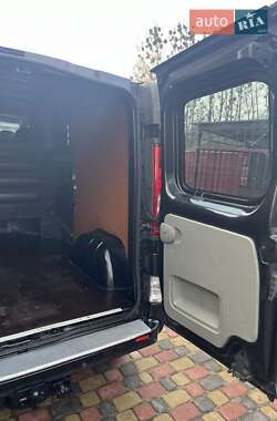 Грузопассажирский фургон Renault Trafic 2012 в 