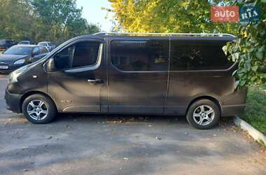 Минивэн Renault Trafic 2015 в 