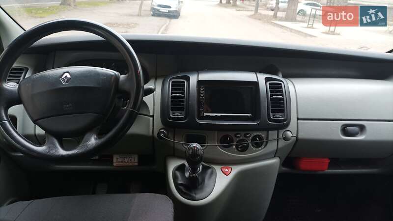Минивэн Renault Trafic 2004 в Кривом Роге