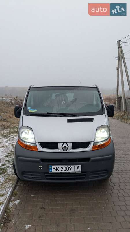 Мінівен Renault Trafic 2006 в Рівному