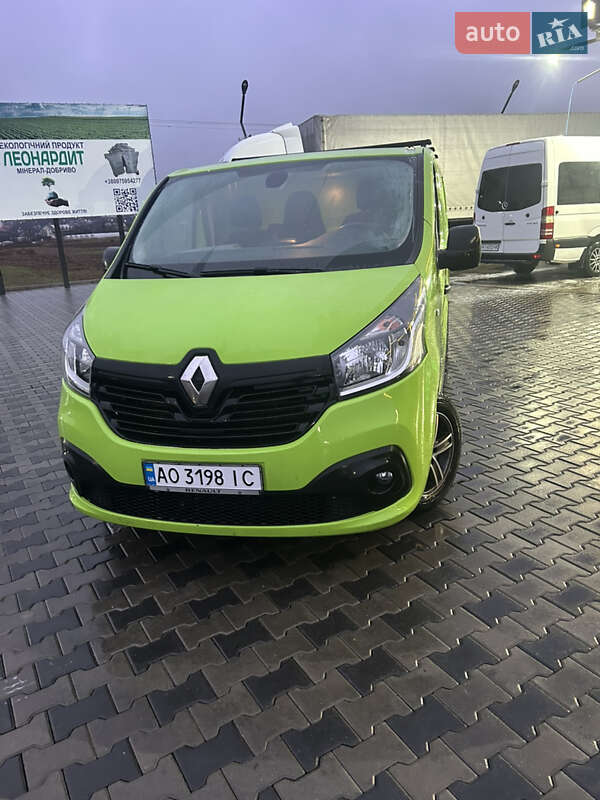 Грузовой фургон Renault Trafic 2015 в 