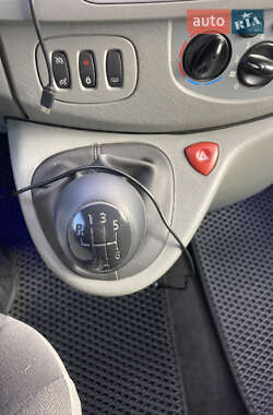Мінівен Renault Trafic 2011 в 