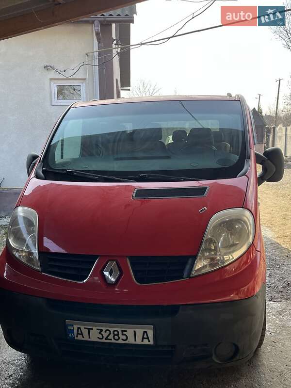 Минивэн Renault Trafic 2007 в Бурштыне