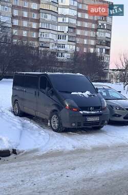 Вантажний фургон Renault Trafic 2005 в Дніпрі