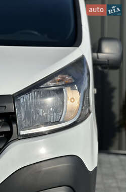 Минивэн Renault Trafic 2015 в 