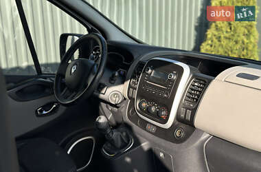 Минивэн Renault Trafic 2015 в 