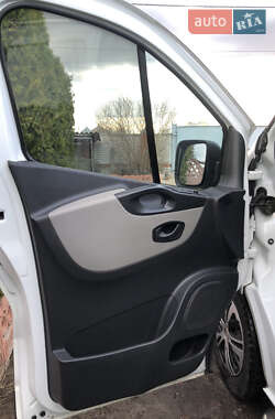 Мінівен Renault Trafic 2015 в 
