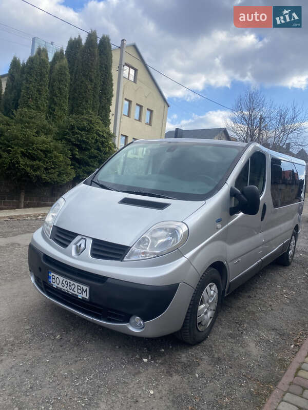 Мінівен Renault Trafic 2013 в 