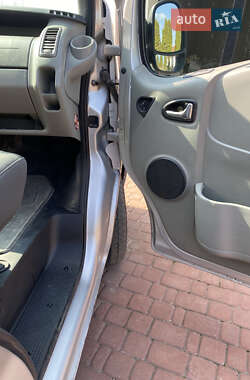 Мінівен Renault Trafic 2013 в 