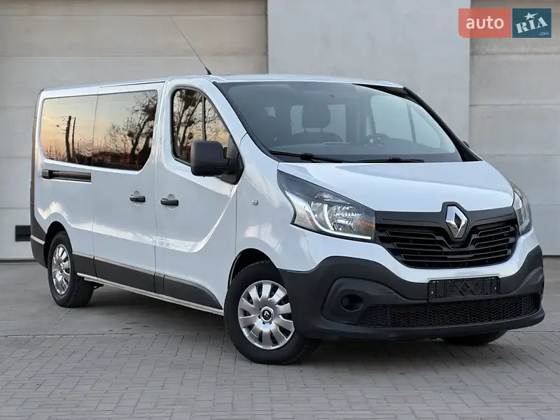 Минивэн Renault Trafic 2016 в 