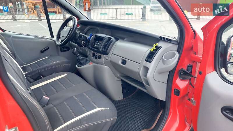 Минивэн Renault Trafic 2003 в Вознесенске