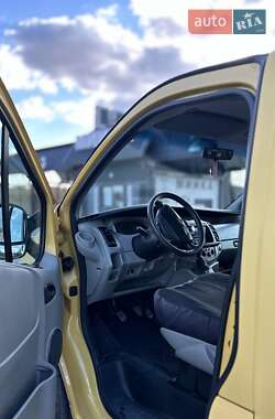 Мінівен Renault Trafic 2006 в 