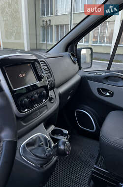 Минивэн Renault Trafic 2016 в 