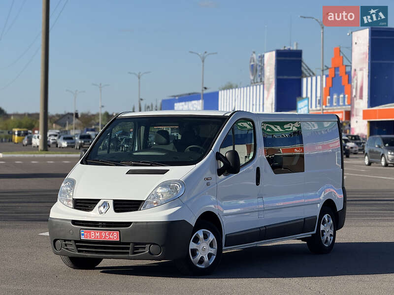 Минивэн Renault Trafic 2014 в 
