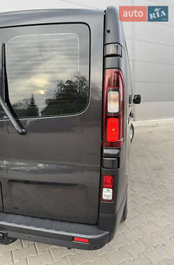 Минивэн Renault Trafic 2016 в 