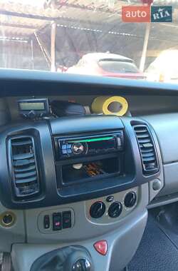 Грузопассажирский фургон Renault Trafic 2005 в 