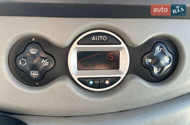 Мінівен Renault Trafic 2013 в 