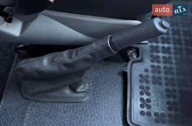 Вантажопасажирський фургон Renault Trafic 2011 в 