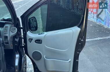 Вантажопасажирський фургон Renault Trafic 2011 в 