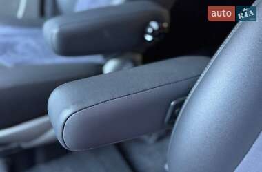 Вантажопасажирський фургон Renault Trafic 2011 в 