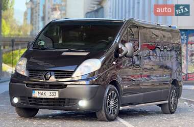 Вантажопасажирський фургон Renault Trafic 2011 в 