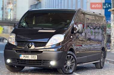 Вантажопасажирський фургон Renault Trafic 2011 в 