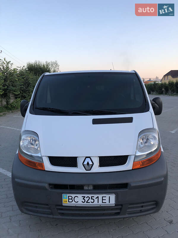 Минивэн Renault Trafic 2004 в Городке