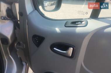 Минивэн Renault Trafic 2012 в 