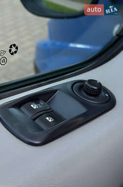 Мінівен Renault Trafic 2011 в 