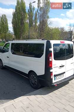Мінівен Renault Trafic 2015 в 