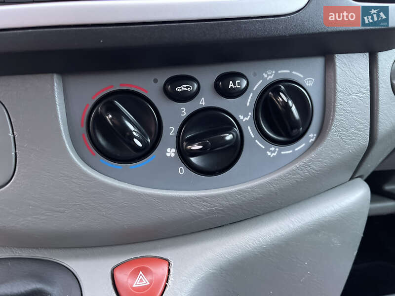 Вантажний фургон Renault Trafic 2014 в Радивиліві