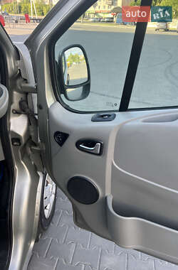 Мінівен Renault Trafic 2012 в 