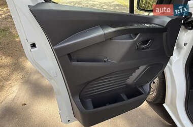 Вантажний фургон Renault Trafic 2023 в 