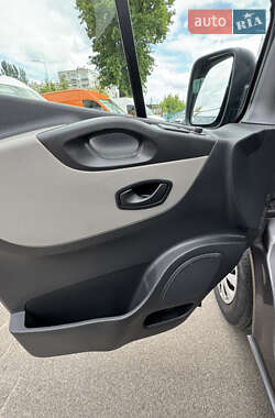 Мінівен Renault Trafic 2016 в 