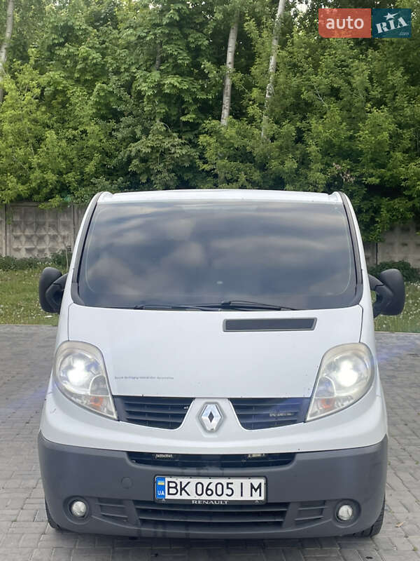 Вантажний фургон Renault Trafic 2011 в Рівному