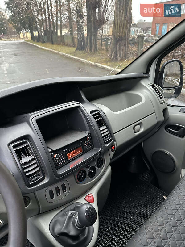 Вантажний фургон Renault Trafic 2011 в Рівному