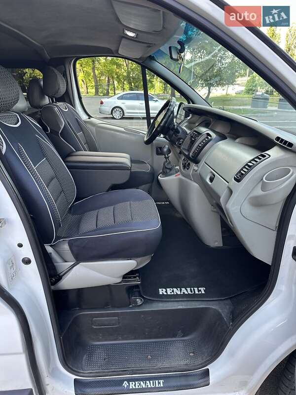 Мінівен Renault Trafic 2004 в Чернігові