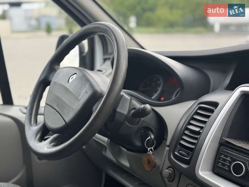 Мінівен Renault Trafic 2013 в Старокостянтинові