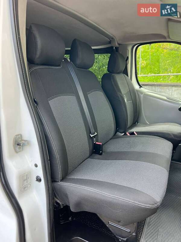 Мінівен Renault Trafic 2006 в Коломиї