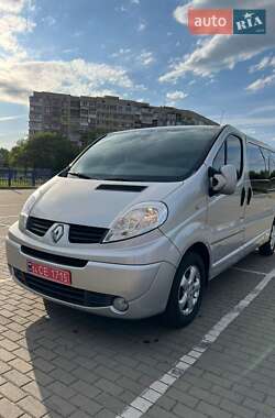Минивэн Renault Trafic 2013 в 