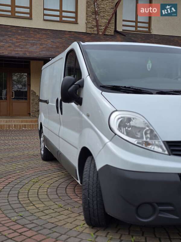 Грузовой фургон Renault Trafic 2012 в Косове