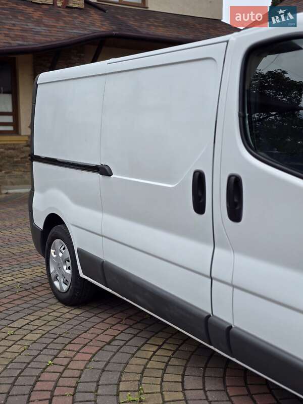 Грузовой фургон Renault Trafic 2012 в Косове