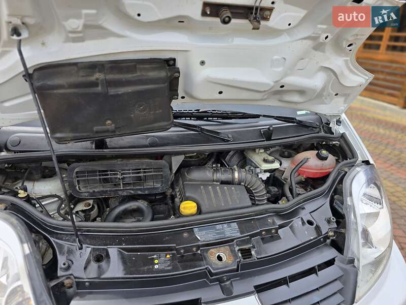 Грузовой фургон Renault Trafic 2012 в Косове