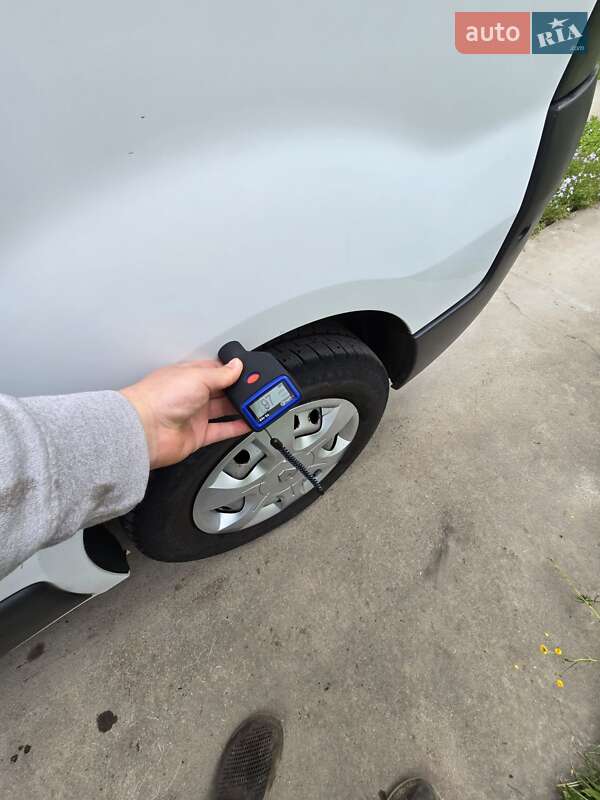 Грузовой фургон Renault Trafic 2012 в Косове