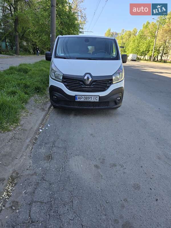 Минивэн Renault Trafic 2015 в 
