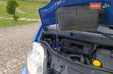 Мінівен Renault Trafic 2011 в 